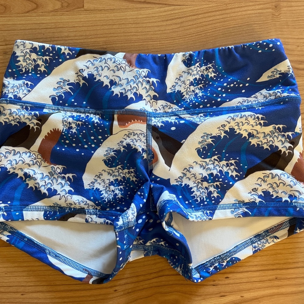 Fleo shark shorts small